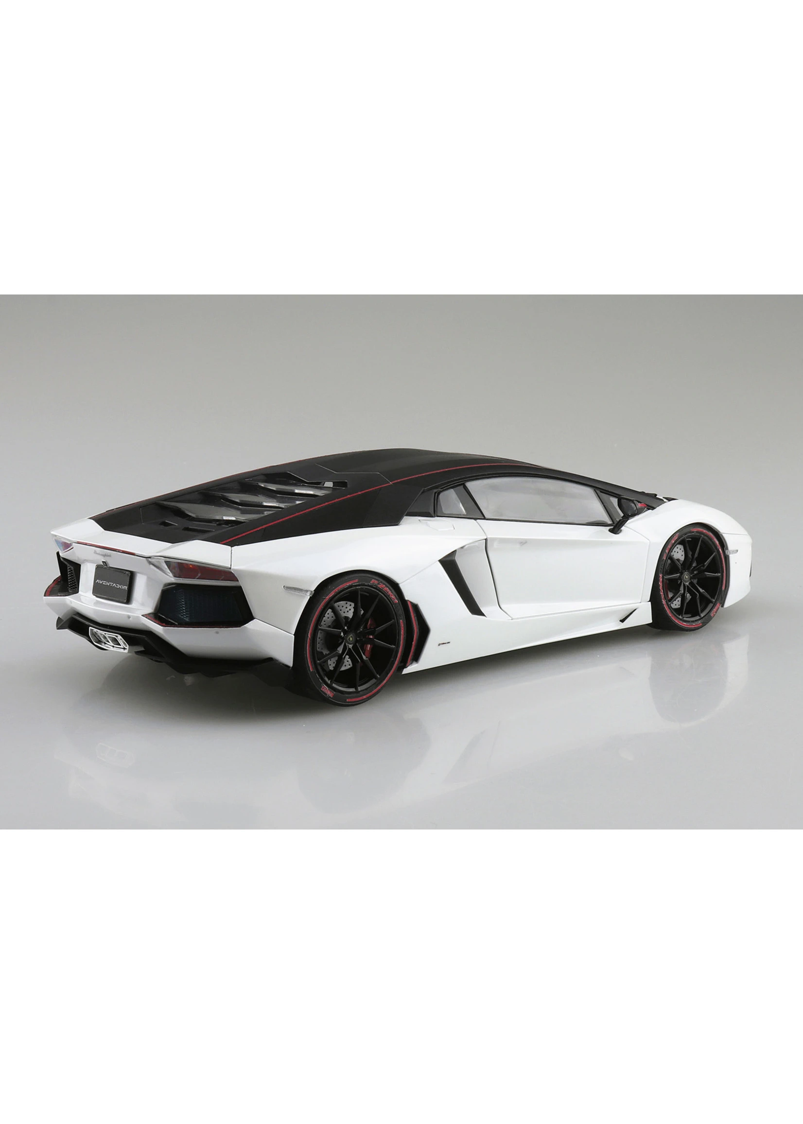 Aoshima 06121 - 1/24 Lamborghini Aventador '15 Pirelli Edition 5 Aoshima 06121 - 1/24 Lamborghini Aventador '15 Pirelli Edition - Image 3