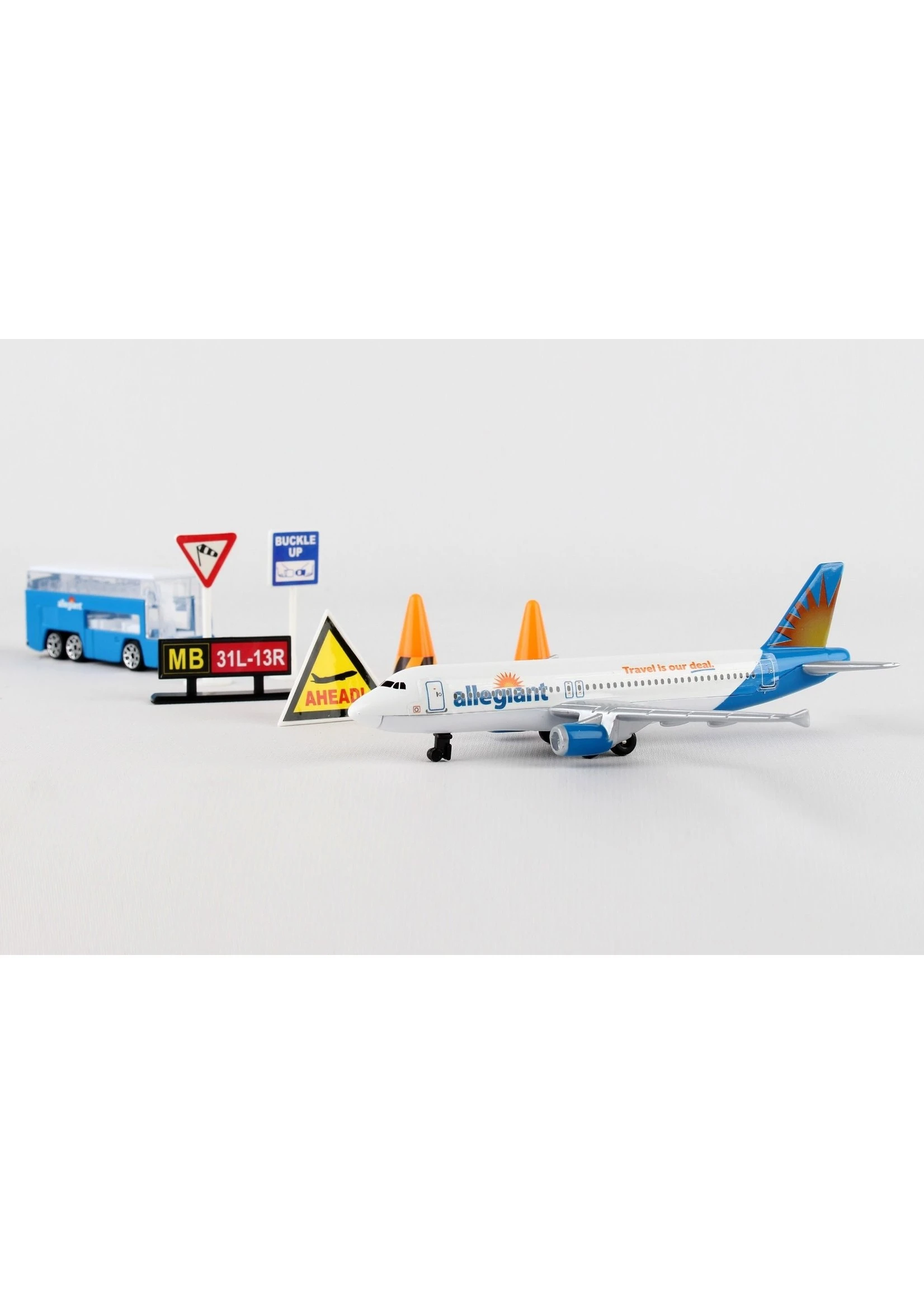 Daron Playset - Allegiant - Airport 4 Daron Playset - Allegiant - Airport - Image 2