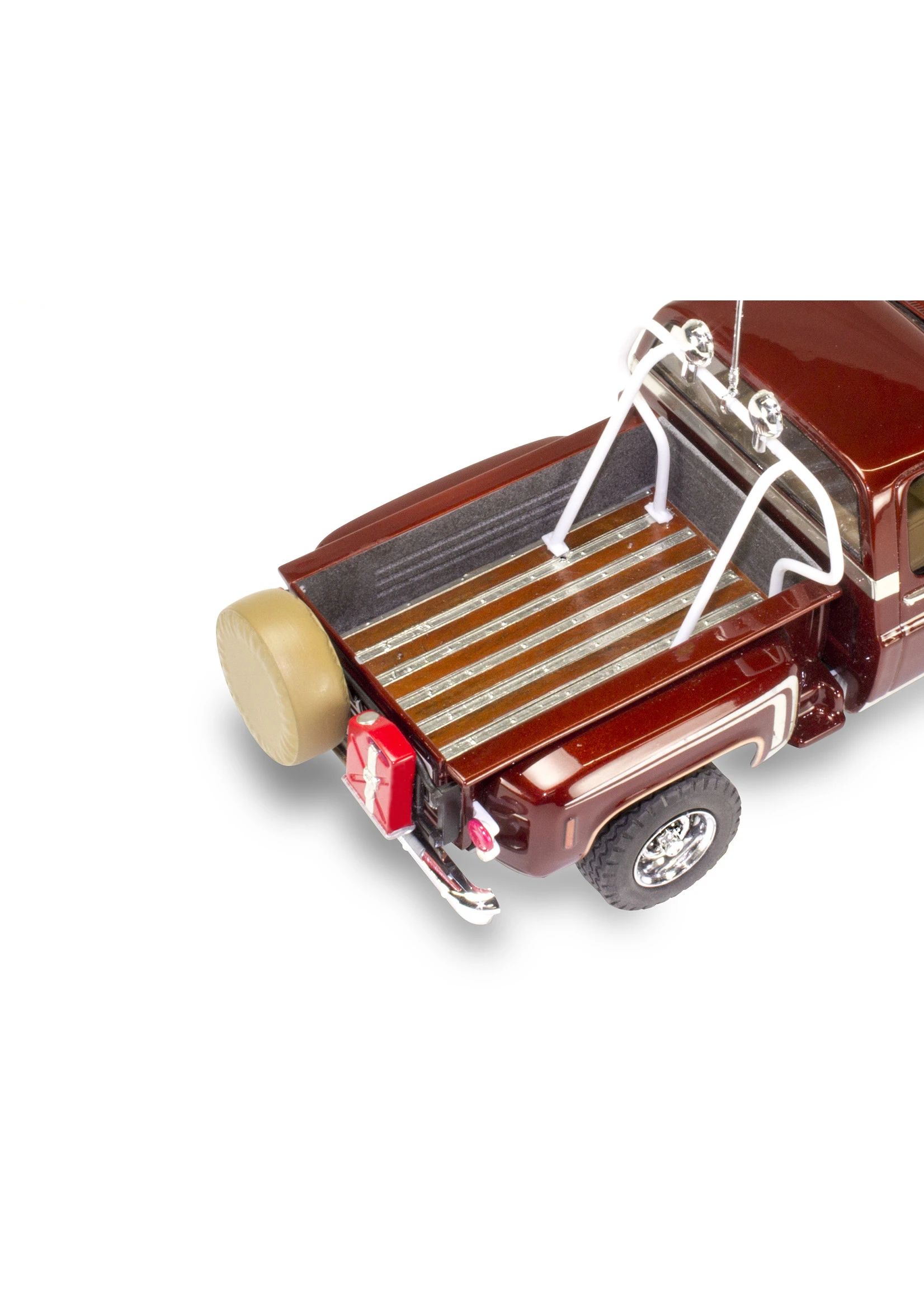 Revell 4486 - 1/24 1976 Chevy Sport Stepside Pickup 4x4 - Image 4