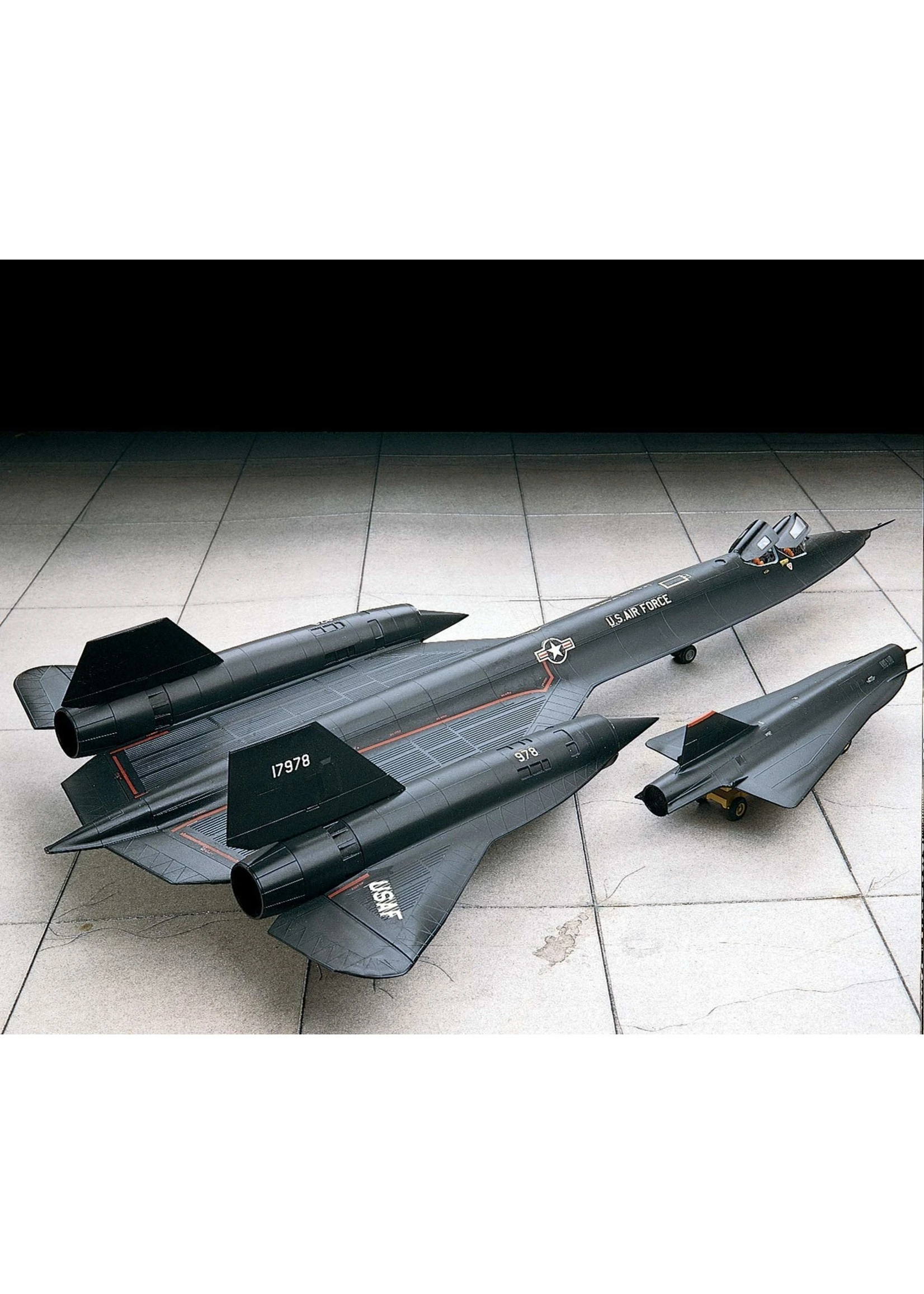 Revell 5810 - 1/72 SR-71A Blackbird - Image 4
