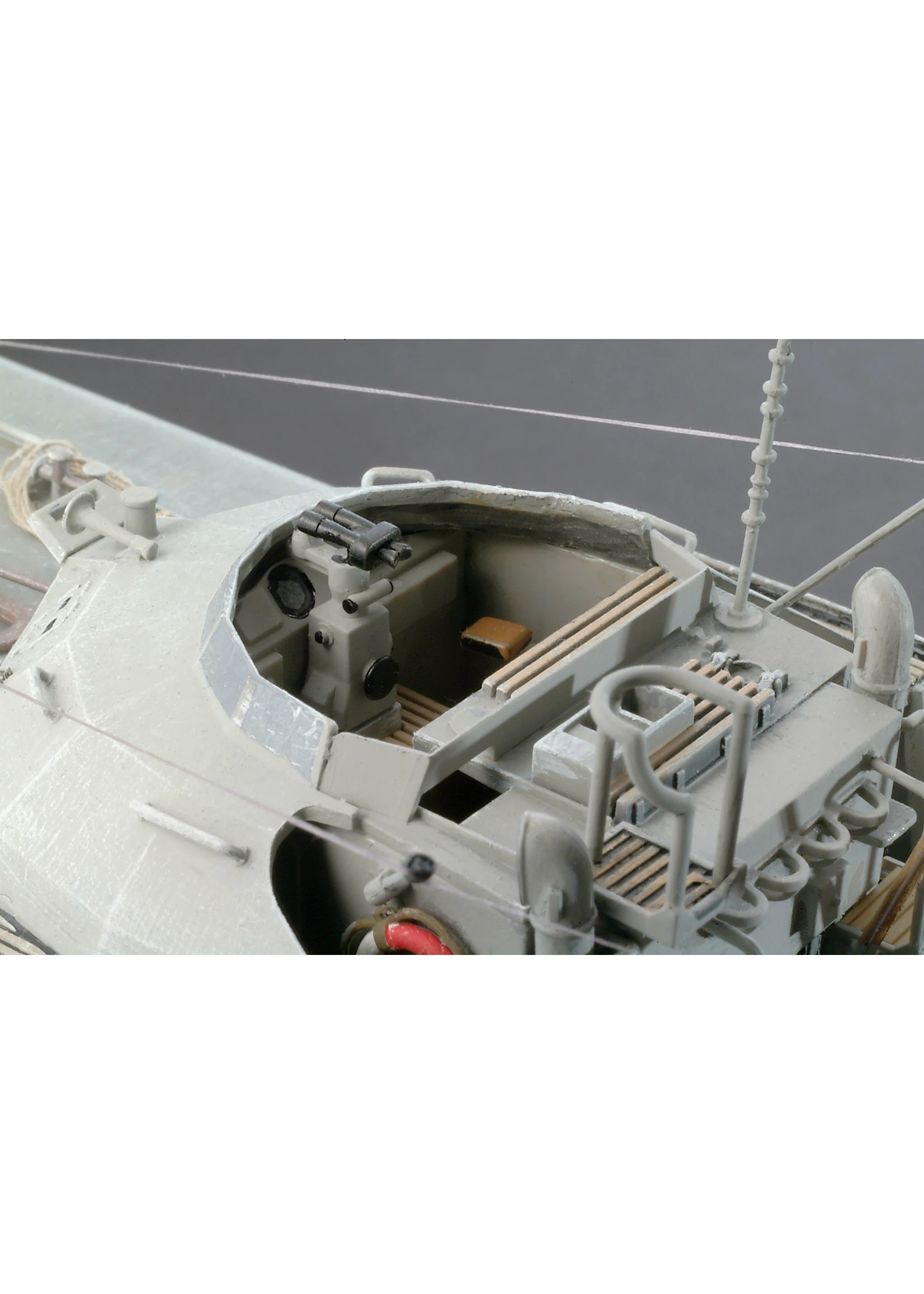 Revell Of Germany 05162 - 1/72 German Fast Attack Craft S-100 - Image 4