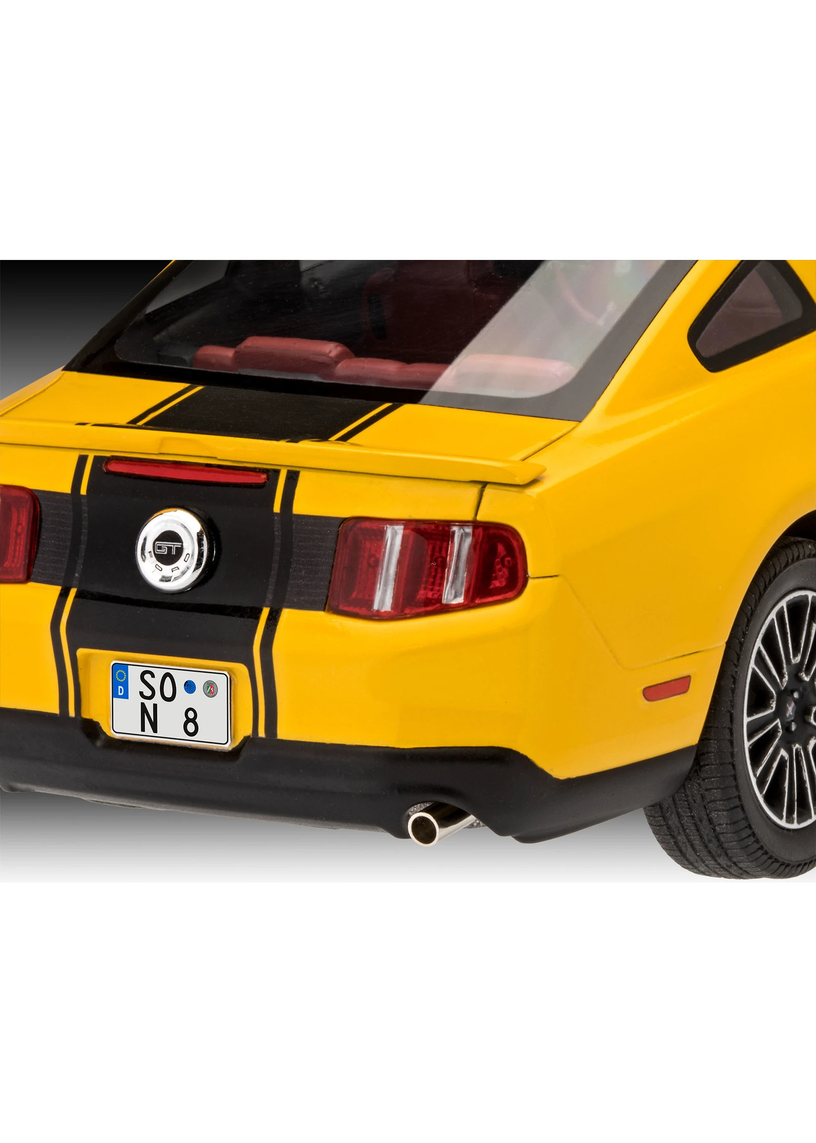 Revell Of Germany 07046 - 1/25 2010 Ford Mustang GT 4 Revell Of Germany 07046 - 1/25 2010 Ford Mustang GT - Image 2