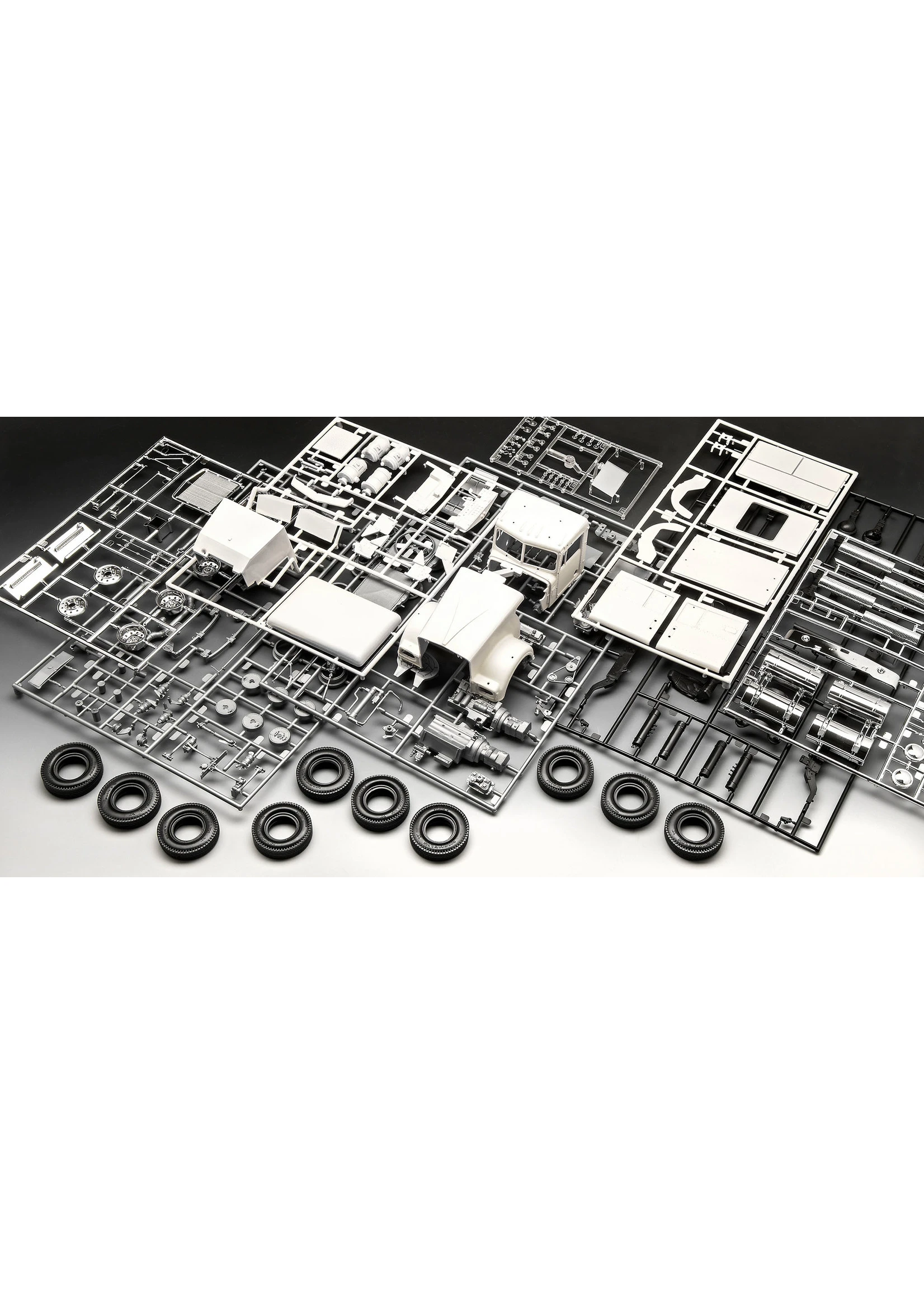 Revell Of Germany 07659 - 1/25 Kenworth W-900 - Image 6