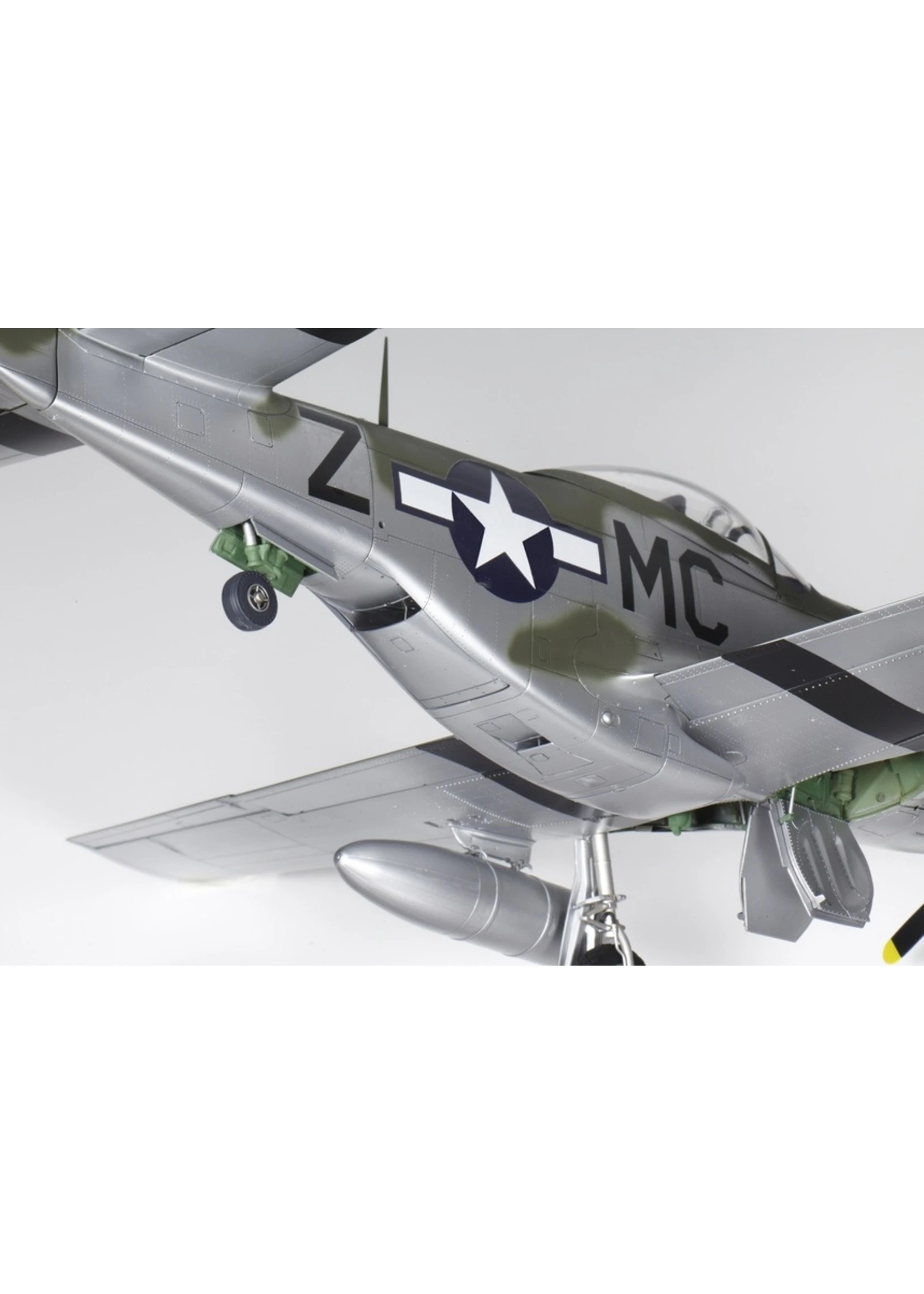 Tamiya 60322 - 1/32 North American P-51D Mustang 6 Tamiya 60322 - 1/32 North American P-51D Mustang - Image 4