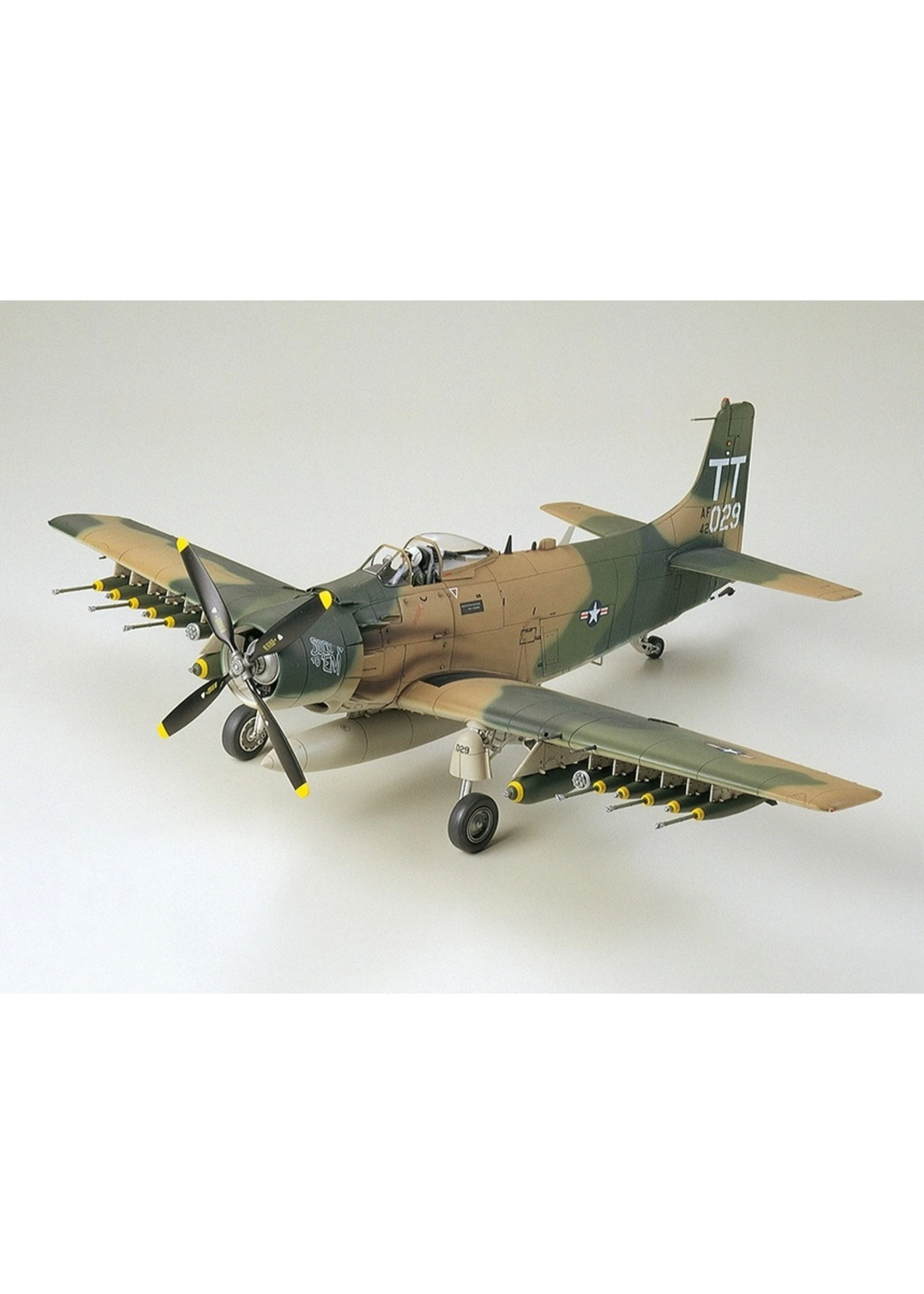 Tamiya 61073 - 1/48 Douglas A-1J Skyraider USAF 4 Tamiya 61073 - 1/48 Douglas A-1J Skyraider USAF - Image 2