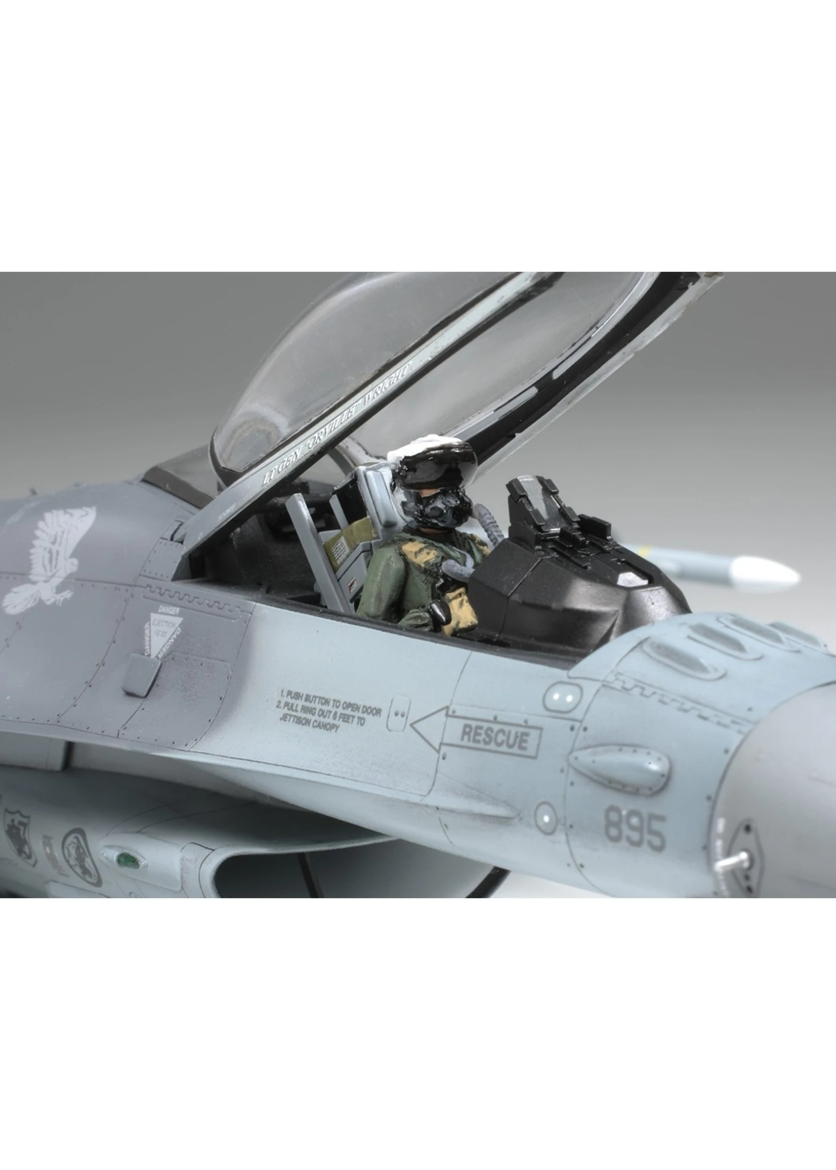 Tamiya 61098 - 1/48 Lockheed Martin F-16CJ 4 Tamiya 61098 - 1/48 Lockheed Martin F-16CJ - Image 2